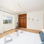 Entrecolinas Villa *