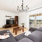 Entrecolinas Villa