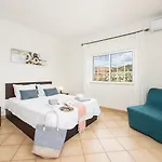 Entrecolinas Villa *