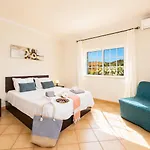 Entrecolinas Villa *